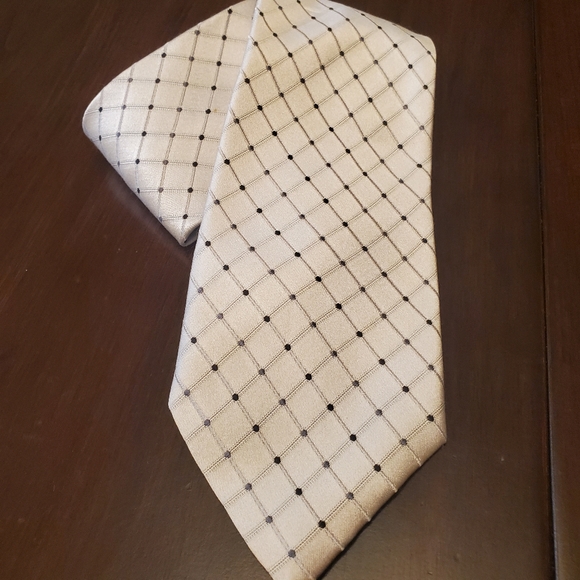 Geoffrey Beene 100% Silk Tie - Picture 2 of 6